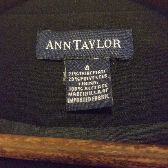 ANN TAYLOR CLASSIC BLACK 4 BUTTON BLAZER - Picture 4 of 4